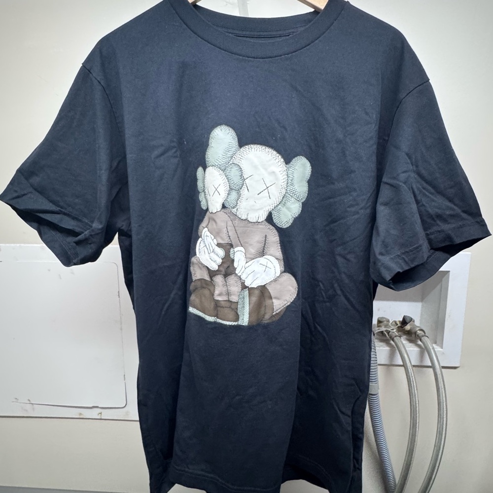 Uniqlo Black Graphic Short Sleeve Tee